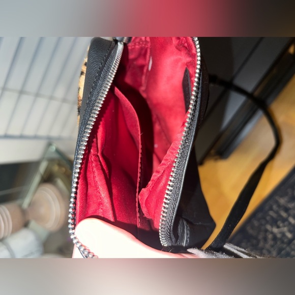 Sorpresa! Leopard Print Cross Body Purse. Excellent condition. Adjustable strap - Picture 8 of 9